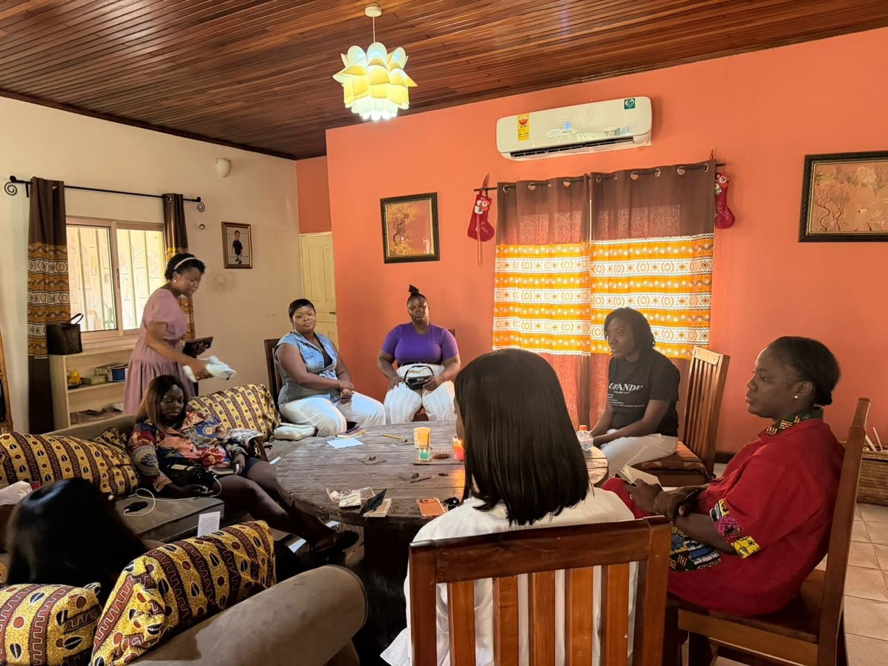 Mums sitting in a circle, listening and sharing